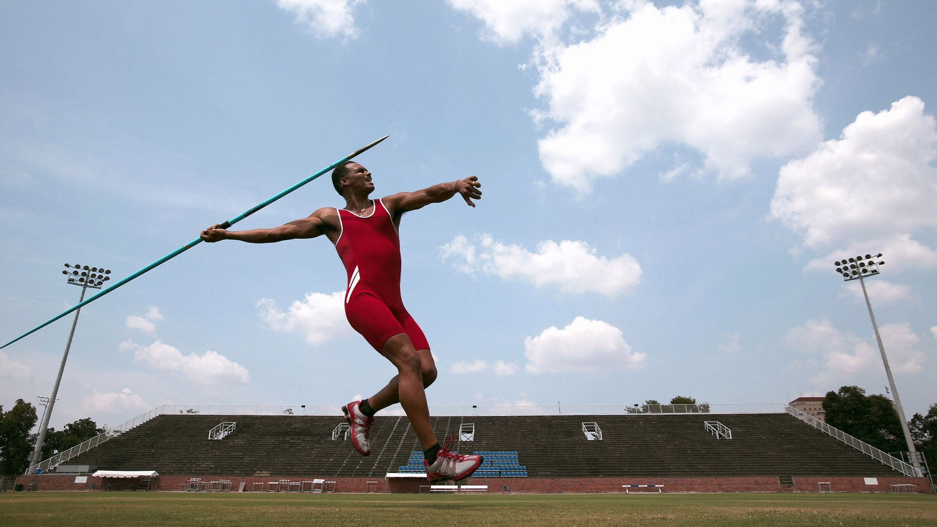 东契奇爆发终结悬念，灰熊提前出局映衬凯尔特人隐忧