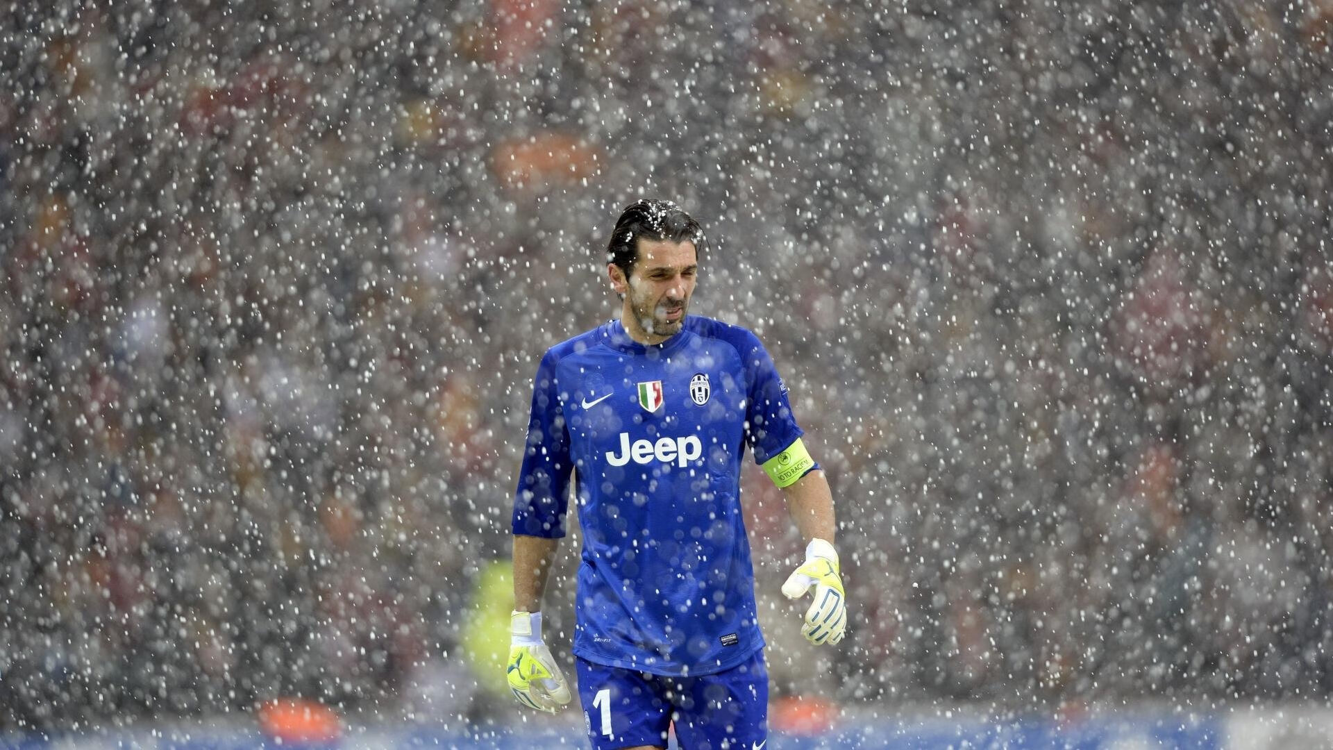 绿茵场上的双重救赎，突尼斯对阵马里，莱万压力下完成爆发