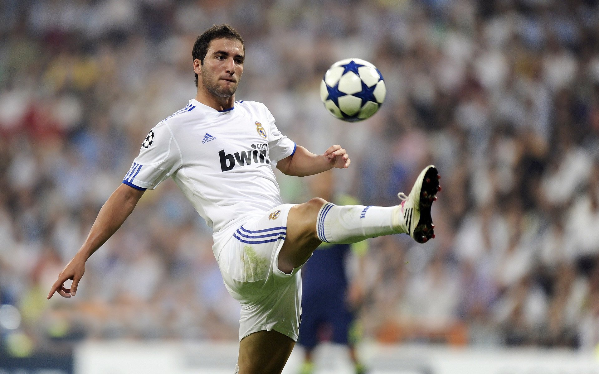 亚洲风暴席卷德甲，富安健洋关键制胜，伊拉克新星收割多特蒙德